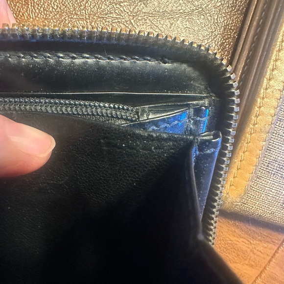 Gucci GG Black Leather Wallet with Silver Logo Charm Women’s Luxury - Picture 10 of 14